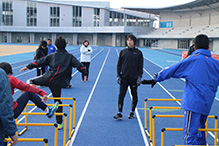 外部指導者による選手指導事業(陸上)の様子
